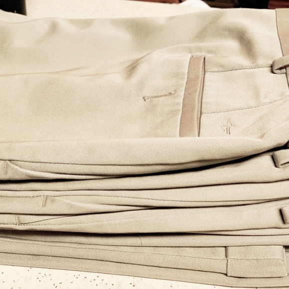 3 Pair bundle of Dockers Khacki slacks 36W x 34L - Picture 8 of 8